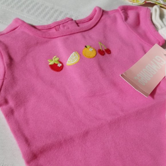 GYMBOREE Berry Sweet 0-3 month 3 bodysuits, hat & socks NWT - Picture 7 of 10